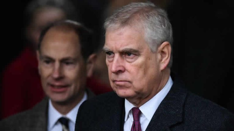 Prens Andrew’dan üşüyen kadına tavsiye: Ayağına gazeteyle yalıtım yap