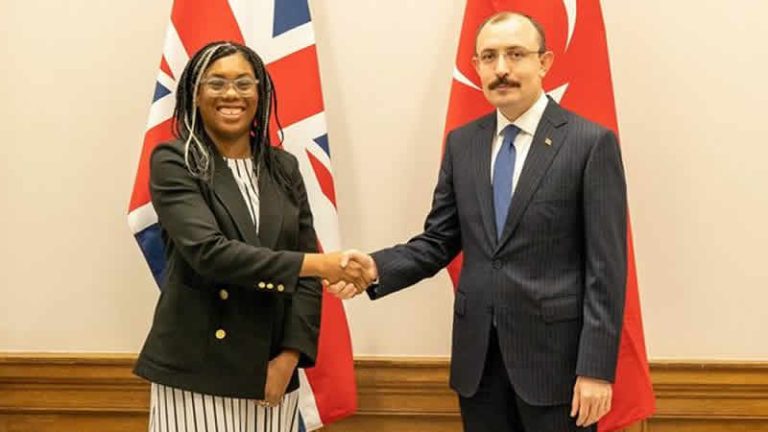 Türkiye Ticaret Bakanı Muş, İngiltere’de temaslarda bulundu