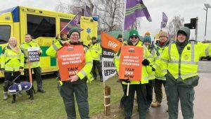 Ambulans çalışanlarından Rishi Sunak’a isyan: “Bizi şeytanlaştırıyorsunuz”