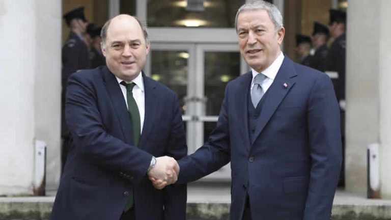 Bakan Akar, İngiltere Savunma Bakanı Wallace ile görüştü