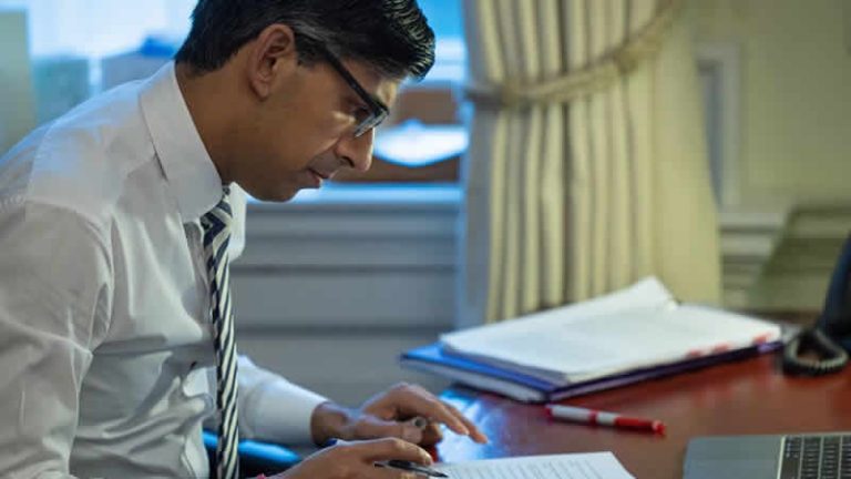 Başbakan Rishi Sunak: Öğrenciler 18 yaşına kadar matematik okumalı