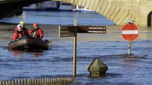 Birleşik Krallık’ta sel ve soğuk hava alarmı