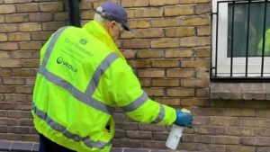 İdrarla başı dertte olan Londra sokaklarına yeni yöntem