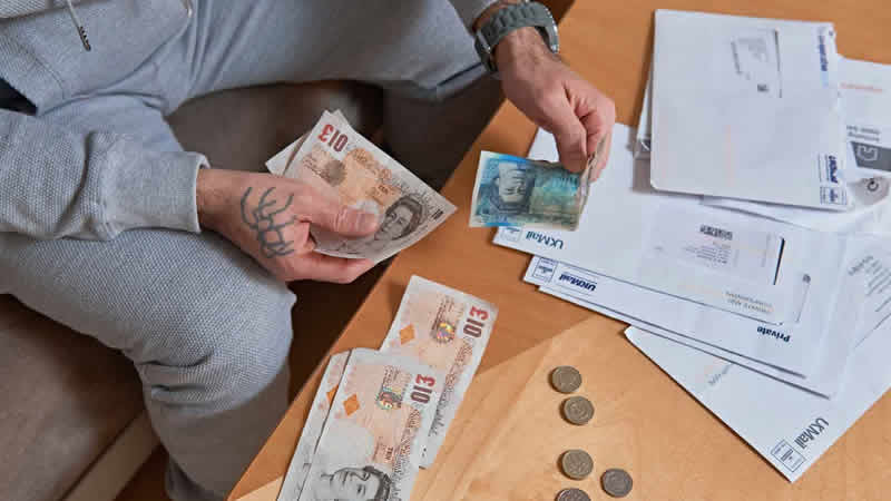İngiltere hükümeti düşük gelirlilere yapılacak yardım miktarını açıkladı