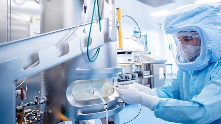 İngiltere, kanser aşısı için BioNTech ile çalışmaları hızlandırdı