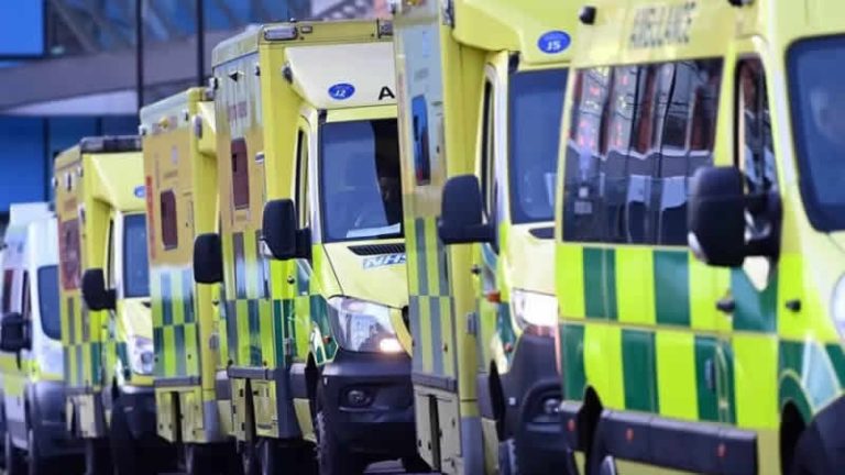 İngiltere ve Galler’de ambulans çalışanları greve başladı