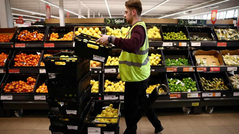 İngiltere’de enflasyon yavaşladı ancak çift hanede kaldı