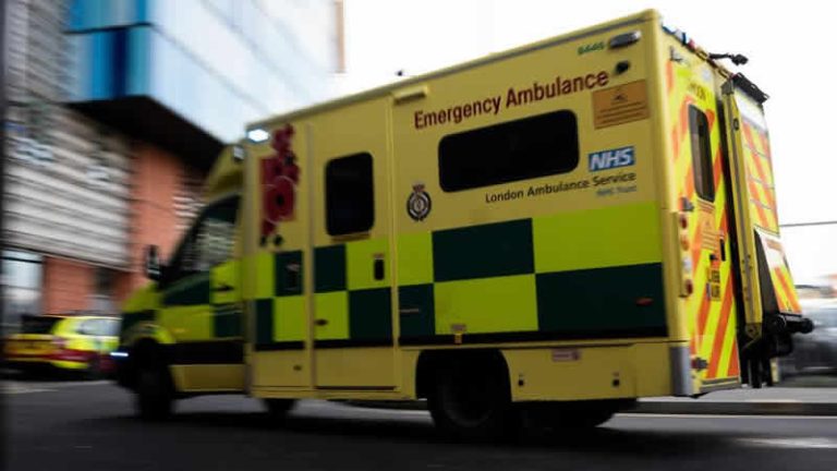 İngiltere’de kalp krizi geçiren hasta ambulans gelmeyince yaşamını yitirdi