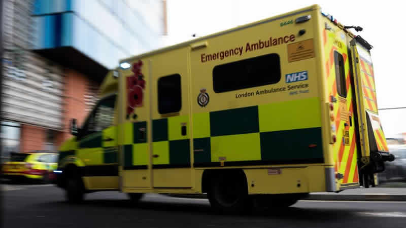 İngiltere’de kalp krizi geçiren hasta ambulans gelmeyince yaşamını yitirdi