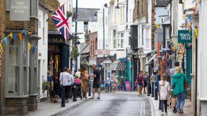 İngiltere’de perakende satışlarda büyüme beklentilerin altında kaldı