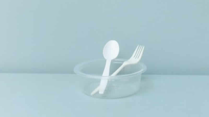 İngiltere’de tek kullanımlık çatal kaşık yasağı