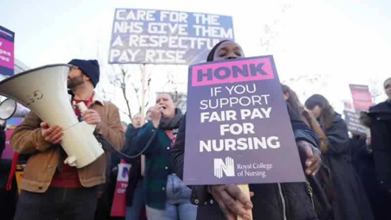  İngiltere’de hemşirelerin 2 günlük grevi başladı