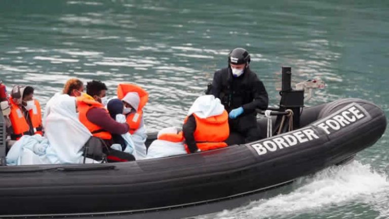 İngiltere’ye göçmen geçişinde rekor sayı