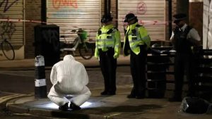 Londra’da bir araçtan açılan ateş sonucu 2’si çocuk 5 kişi yaralandı