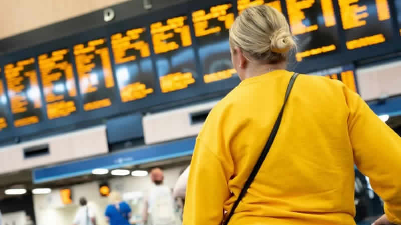 İngiltere demiryolu ağındaki grevler hafta sonuna kadar sürecek