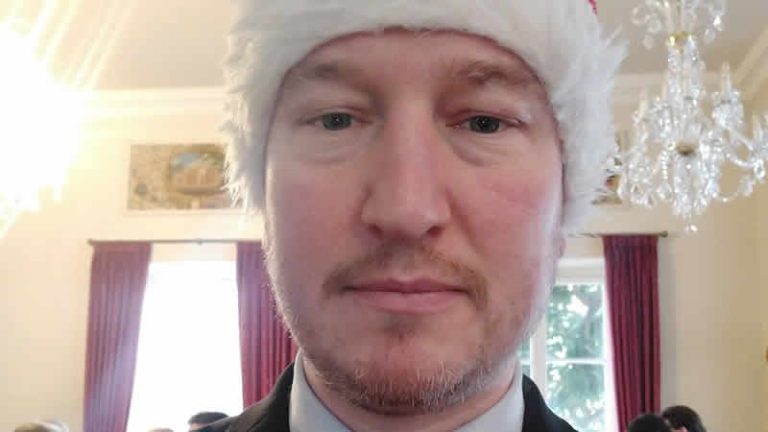 İngiliz milletvekilinin mesajı ülkeyi karıştırdı: “Muhtemelen fahişedir”