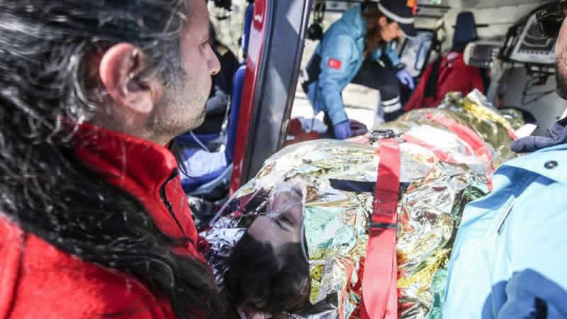 296’ncı saatte enkazdan mucize kurtuluş