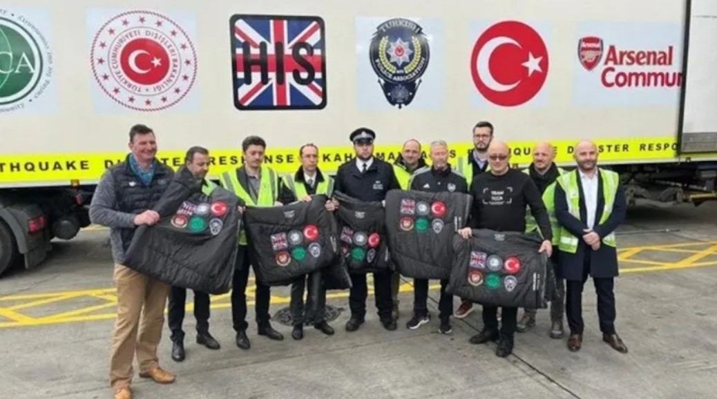 Arsenal’den deprem bölgesine iki tır yardım malzemesi