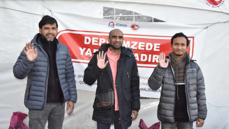 Depremzedelere yardım için İngiltere’den Türkiye’ye gittiler