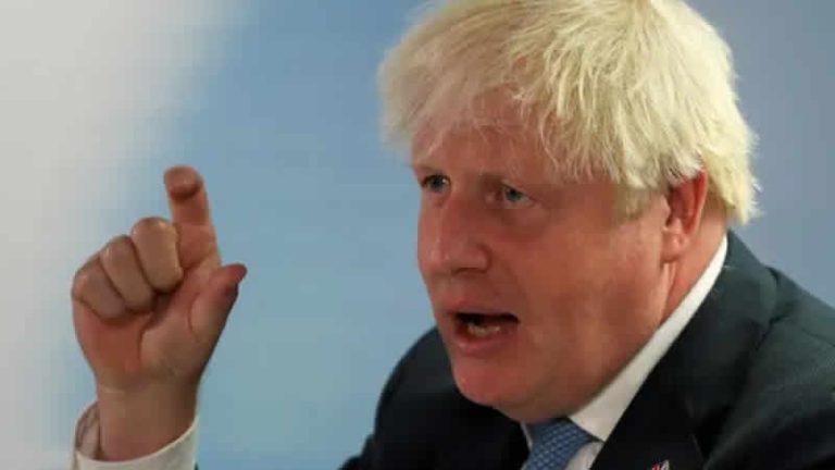 Boris Johnson: “Üstünü örttüğümü düşünen aklını kaçırmıştır”