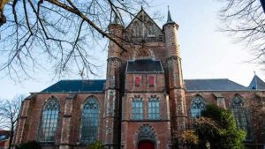 Hollanda’daki kiliselerde depremzedeler için Pazar ayini