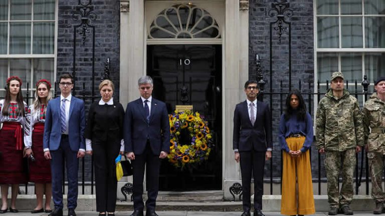 İngiltere Başbakanı Sunak’tan savaşta ölenler için saygı duruşu