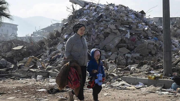 İngiltere Rum Ortodoks kiliselerinde depremzedeler için bağış toplandı