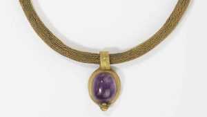 İngiltere kayıp mücevherleri Kamboçya’ya teslim etti