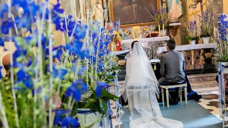 İngiltere ve Galler’de resmi evlenme yaşı 18’e yükseltildi