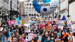 İngiltere’de 500 bine yakın kişi aynı anda greve gitti