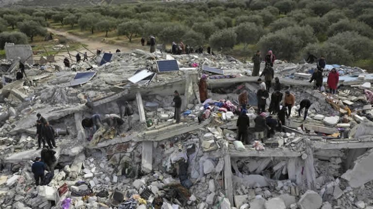 İngiltere’de depremzedeler için toplanan bağış 100 milyon sterlini geçti