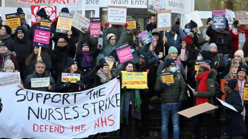 İngiltere’de hemşireler grevi askıya aldı