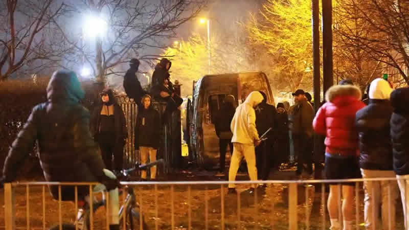 İngiltere’nin kuzeyinde mülteci protestoları şiddetleniyor