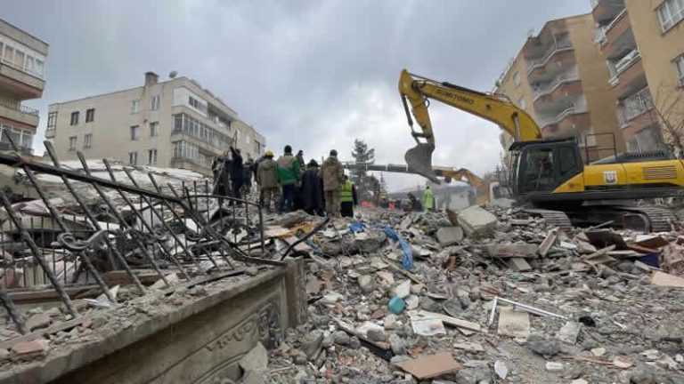 İtalya, bir vatandaşının deprem bölgesinde kayıp olduğunu açıkladı