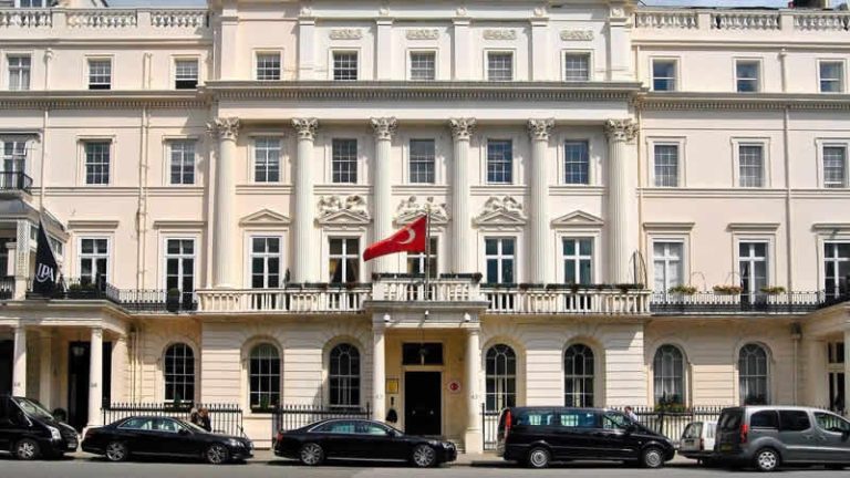 Londra Büyükelçiliği’nde 15 Temmuz şehitleri için anma töreni yapıldı