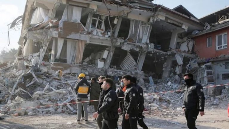 Türkiye’ye 30 milyon dolarlık deprem yardımı Pakistan’da kriz çıkardı