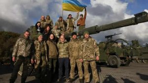 Ukraynalı askerler İngiltere’de tank eğitimine devam ediyor