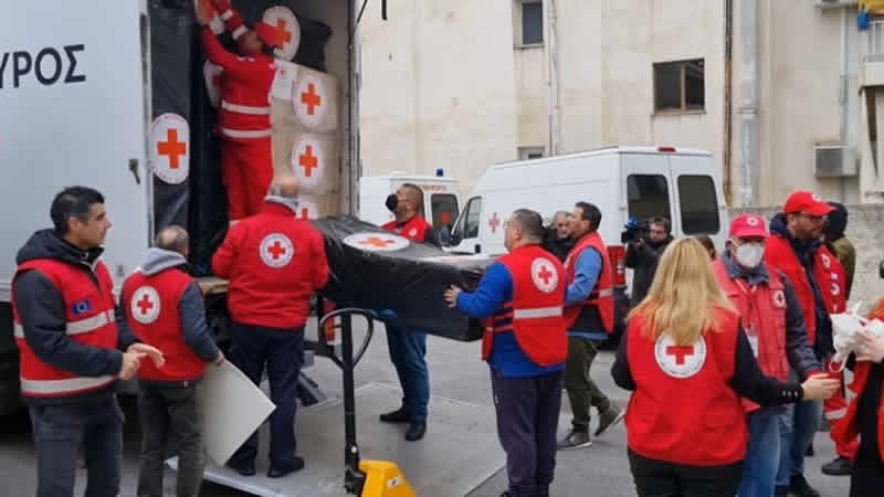 Yunanistan Kızıl Haçı, deprem bölgelerine 40 ton insani yardım gönderiyor