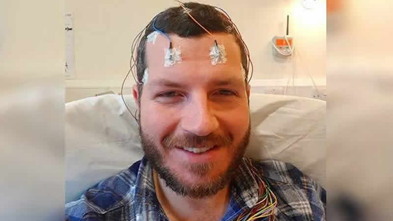 10 yıl sonra dinlediği bir şarkıyla hafızası geri geldi