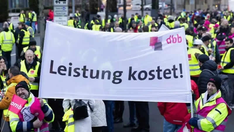 Almanya’da kamu çalışanları greve gidiyor
