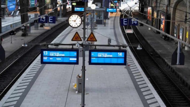 Almanya’da son 31 yılın en büyük grevi ulaşımı felç etti