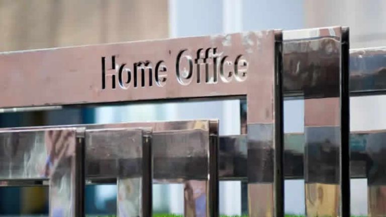 Britanya’da çalışmak isteyen bilim insanı ve öğrenciler, güvenlik soruşturmasına takıldı