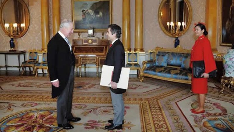 Büyükelçi Ertaş, Kral Charles’a güven mektubunu sundu