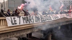 Fransa’da işçiler emeklilik reformuna karşı greve gidiyor