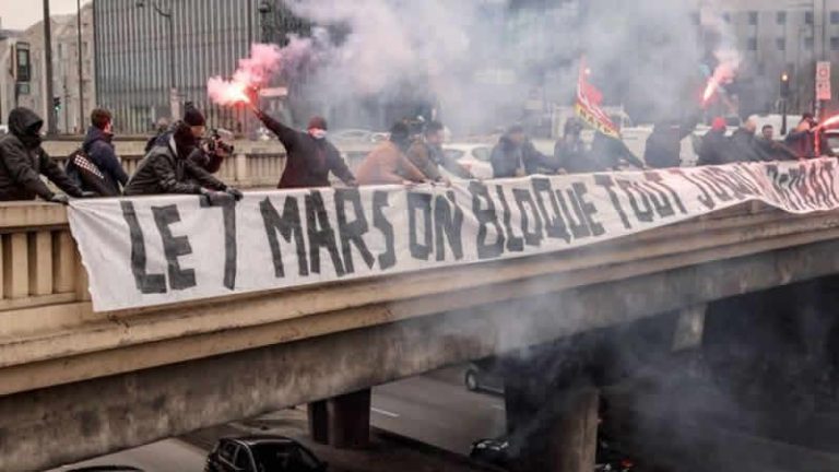 Fransa’da işçiler emeklilik reformuna karşı greve gidiyor