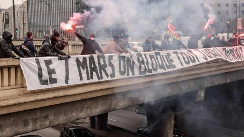 Fransa’da işçiler emeklilik reformuna karşı greve gidiyor