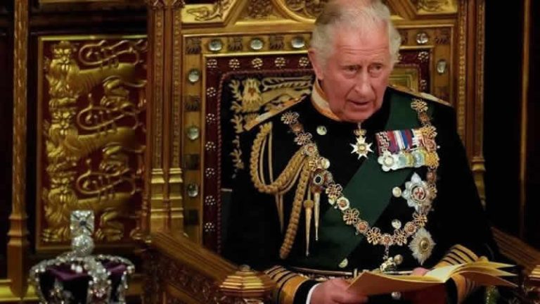 Fransız işçiler, ülkeye gelen Kral Charles’a kırmızı halı sağlamayacak