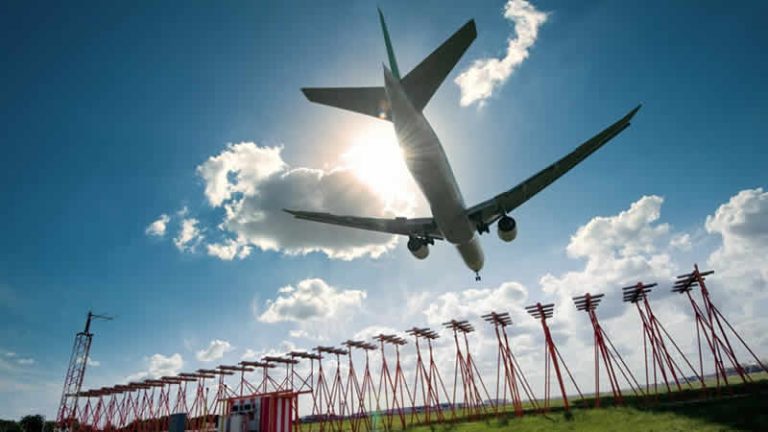 Heathrow Havalimanı’nda grev nedeniyle uçuşlar iptal ediliyor