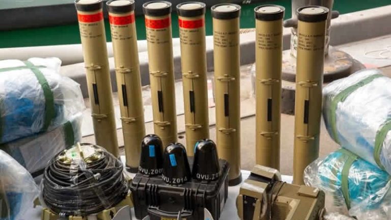 İngiltere, İran yapımı kaçak silahlara el koydu