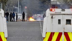 İngiltere, Kuzey İrlanda’da terör tehdidi seviyesini “ciddiye” yükseltti